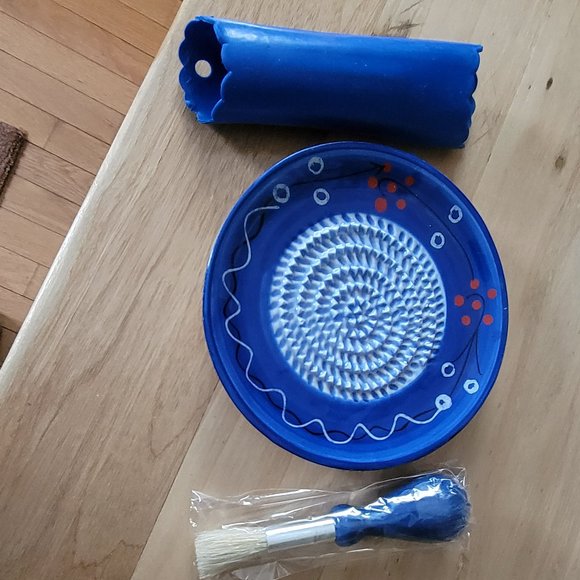 garlic grater plate with brush and peeler blue white - Picture 5 of 9